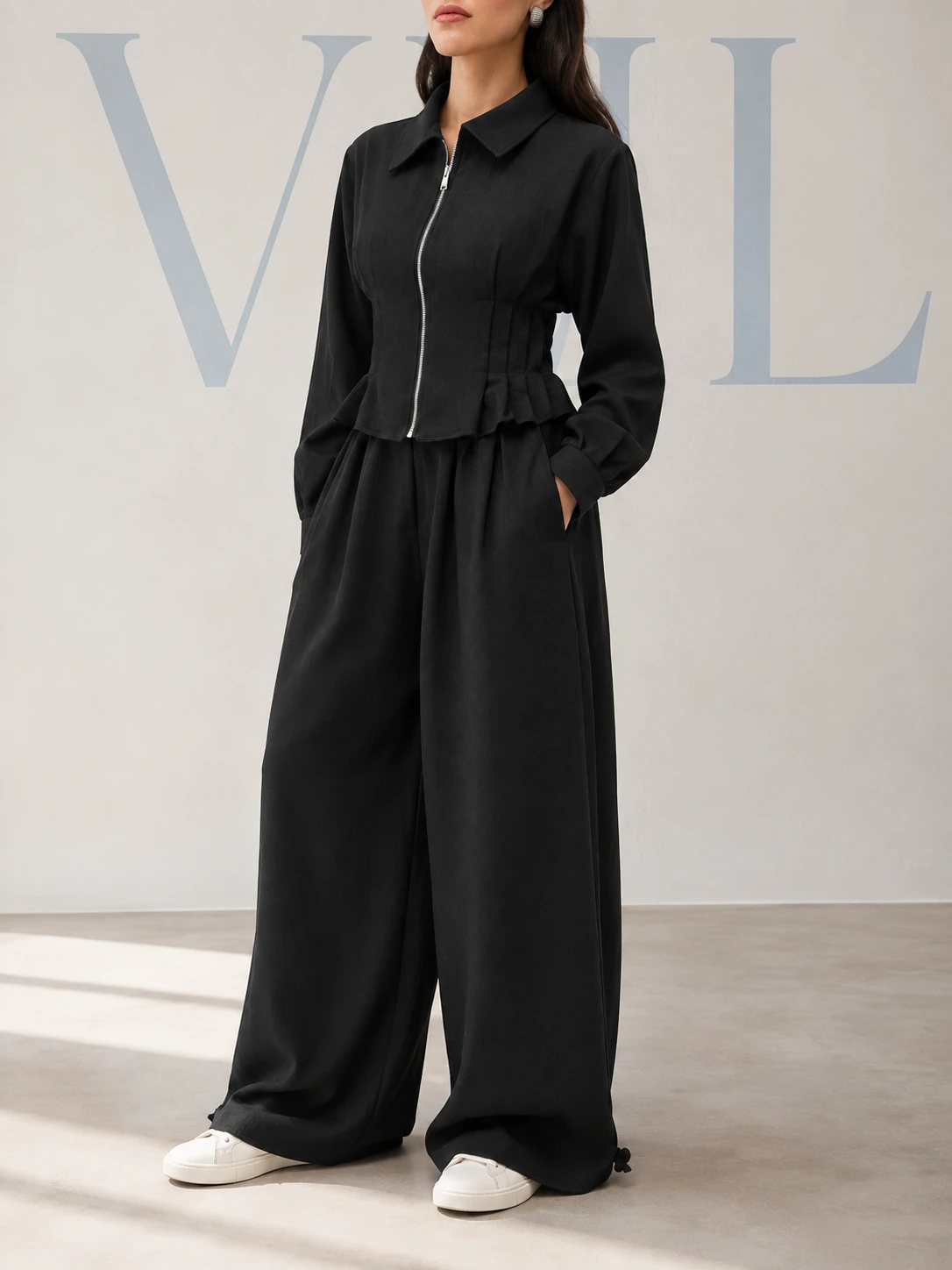 Ava Blazer & Pants Set — روی مدل